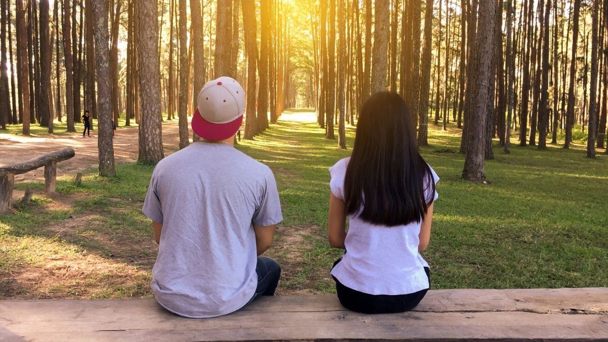 Shame in dating patterns – couple sitting and reflecting on connection